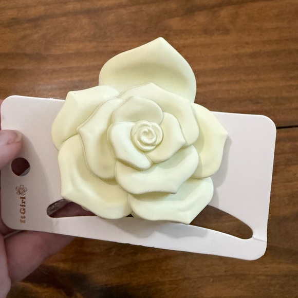 Floral and Pearl Hair Accessories Set - Picture 7 of 8